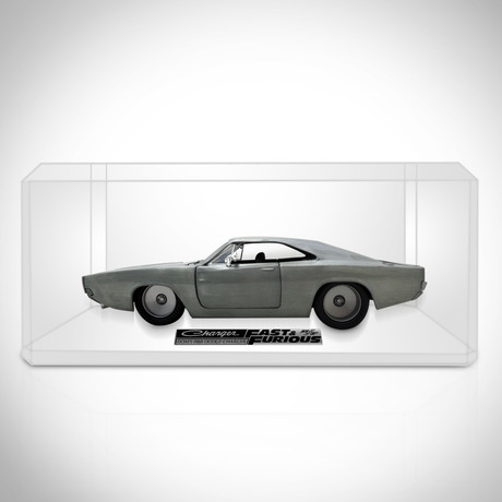 Fast & Furious // Dom's 1968 Dodge Charger R/T 1:24 // Die-Cast Car // Premium Display
