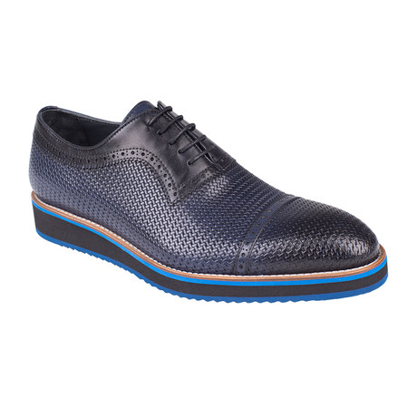 Embossed Oxford // Navy Straw (Euro: 39)