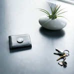 Solar Wallet + Tracking (Apple Lighting)