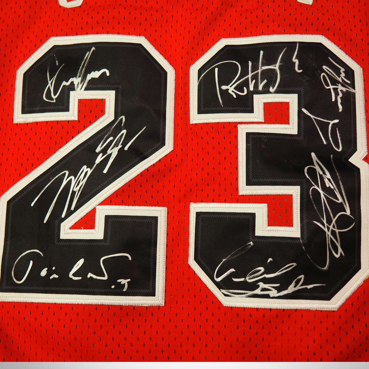 Chicago Bulls // Michael Jordan + Team Signed Chicago Bulls Jersey ...