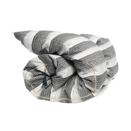 Cortina Black Throwbed