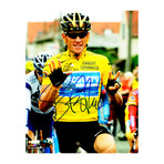 Lance Armstrong Signed 2005 Tour De France Holding Up Seven Fingers 8x10 Photo