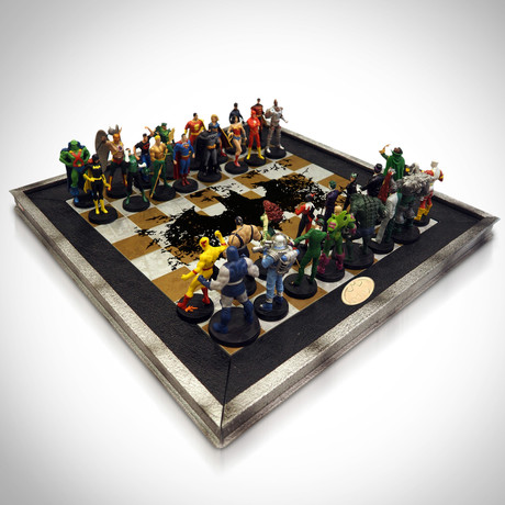 DC Elite Vintage Chess Set + 32 Eagle Moss Figures