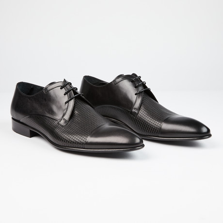 Perforated Cap-Toe Lace-Up // Black (US: 7)