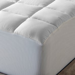 MGM GRAND at home // Overfilled Waterproof Mattress Pad (Twin)