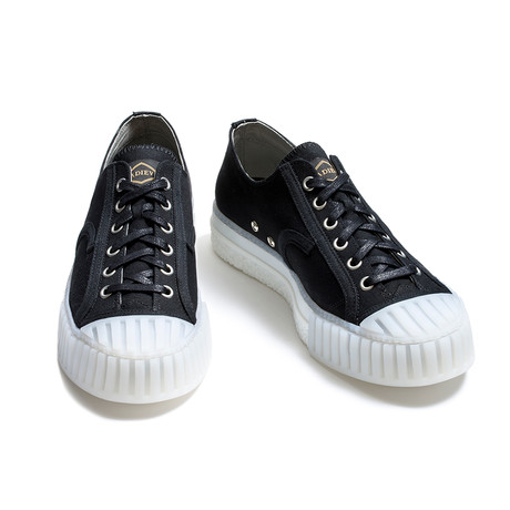 Low Lace-Up Canvas Sneakers // Black + White (Euro: 40)