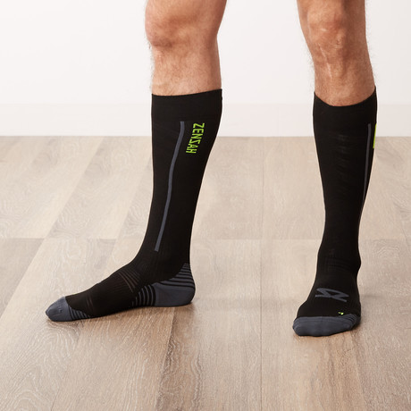 Featherweight Compression Socks // Black (S)