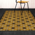 The Queen Bee (2'10.5"L x 4'2"W)