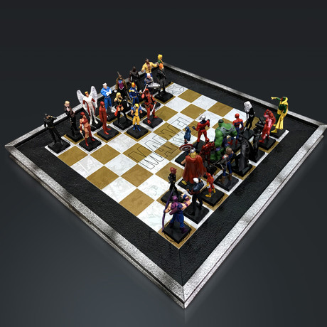 Marvel Elite Vintage Chess Set + 32 Eagle Moss Figures