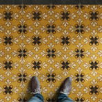 The Queen Bee (2'10.5"L x 4'2"W)