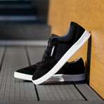 Pivot // Black + White (Euro: 39)