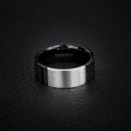 Two Tone Ribbed Design Ring // Black + White (Size 9)