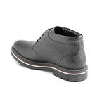 Daniel Pebbled Leather Chukka Boots // Black (EU 43)