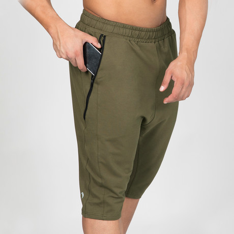 Unrestrained Shorts // Camo Green (S)