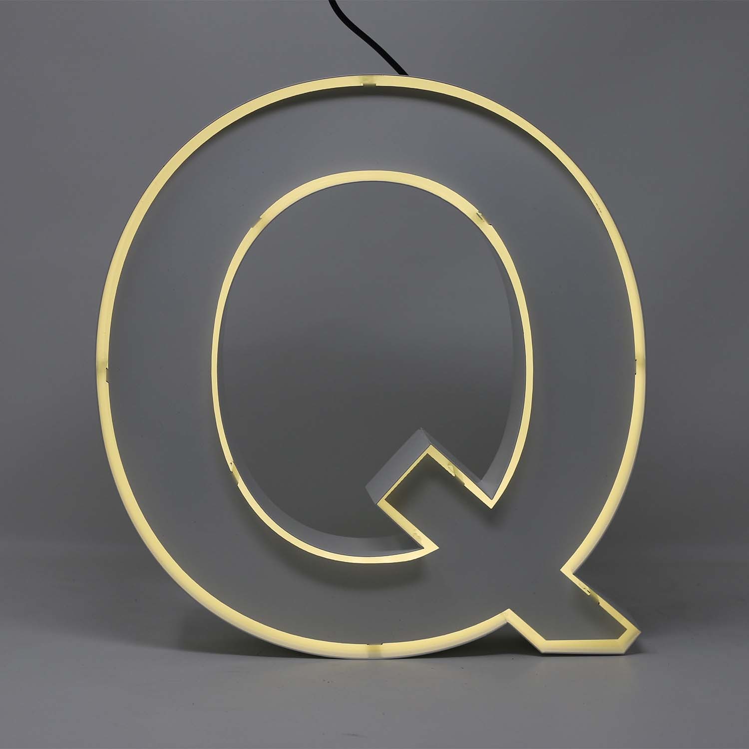 Quizzy Neon Style Letter 