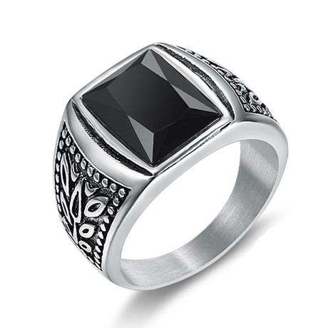 Black Stone Gothic Signet Ring (Size 7)