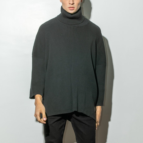 Massive Turtleneck Sweater // Black
