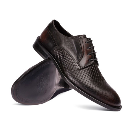 Varick Textured Classical Shoes // Brown (Euro: 38)