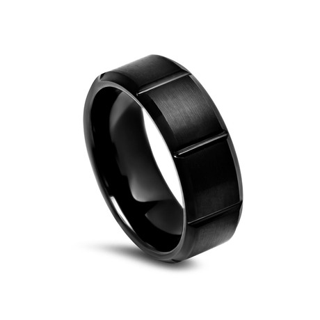 Vertical Cut Ring // Black (6)