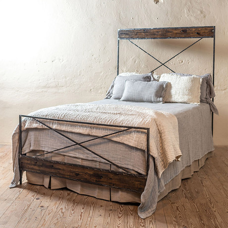 Studio Iron Queen Bed