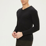 Long Sleeve V-Neck T-Shirt // Black (XL)