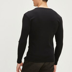 Long Sleeve V-Neck T-Shirt // Black (M)