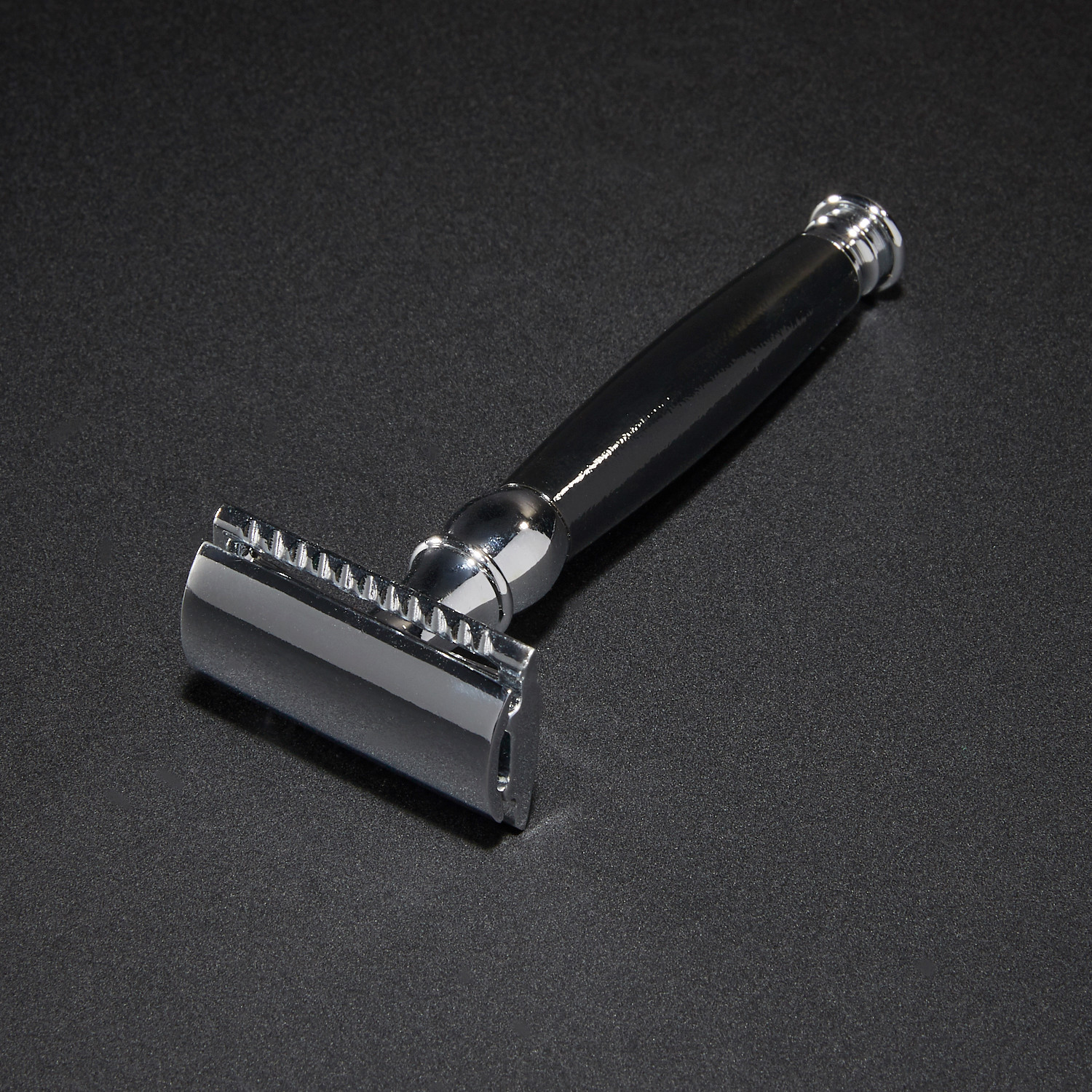Double Edge Safety Razor - Men's Grooming Essentials - Touch of Modern