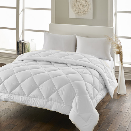 Hotel Laundry // All Season Down Alternative Comforter (Twin)