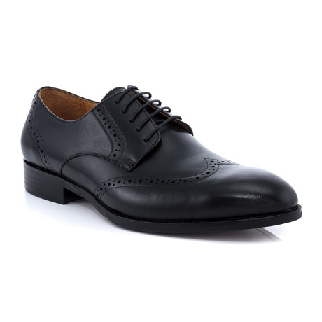 Colin Shoes // Black (US: 7.5)