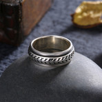 Sterling Silver Grape Vine Inscribe Rolling Ring (Size 7)