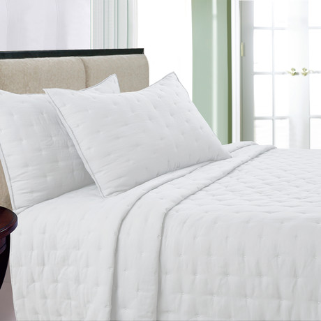 Christopher Knight Collection Stonewash Minidot Quilt Set // White (Twin/Twin XL)