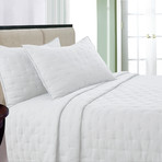 Christopher Knight Collection Stonewash Minidot Quilt Set // White (Twin/Twin XL)