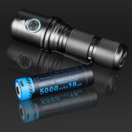 DM70 // Compact Flashlight
