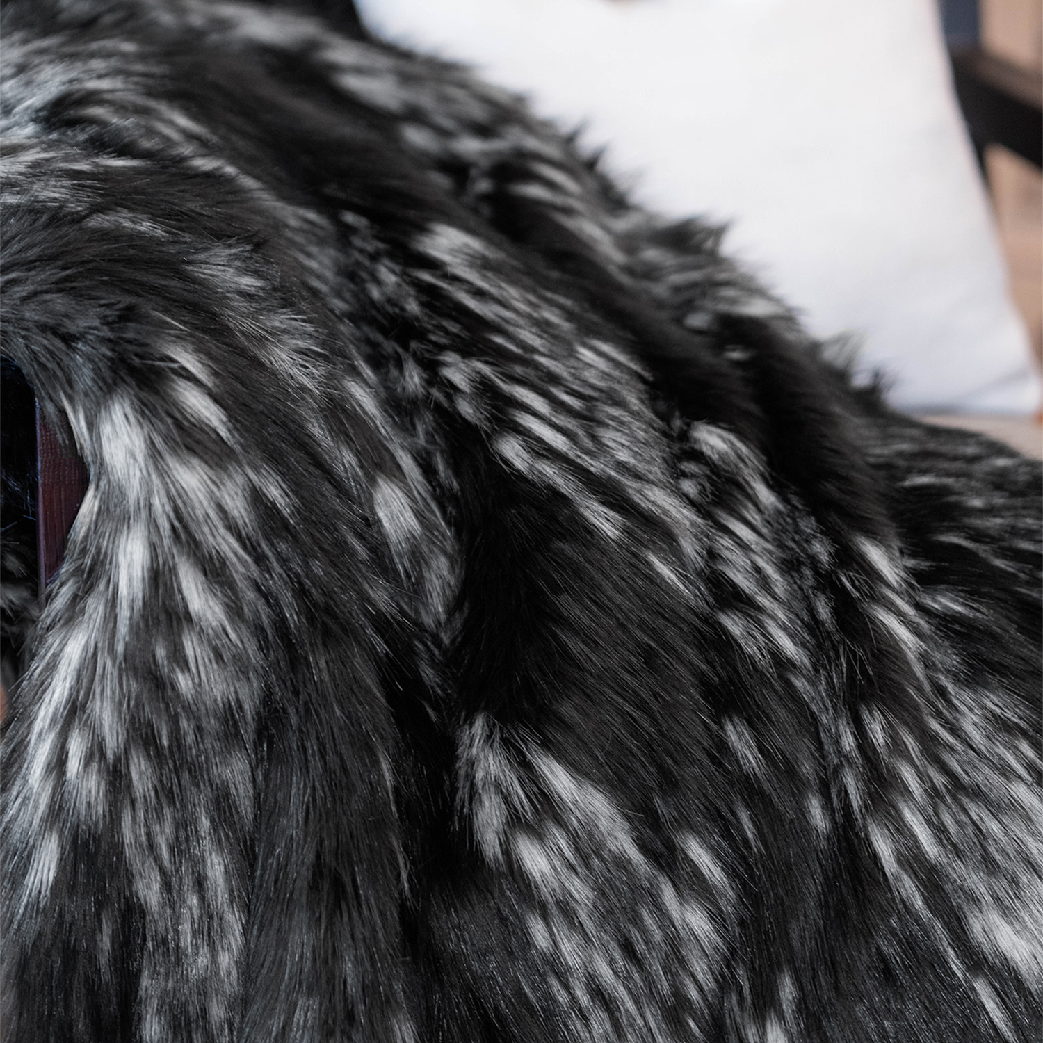 Limited Edition Faux Fur Throw // Fox (Arctic) - Fabulous Furs - Touch ...
