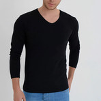 Amazon V-Neck Long Sleeve T-Shirt // Black (XS)