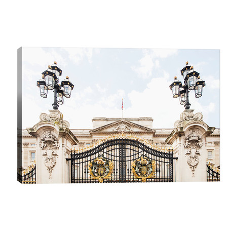 Buckingham Palace - London, England, UK // Andre Vicente Goncalves (40"W x 26"H x 1.5"D)