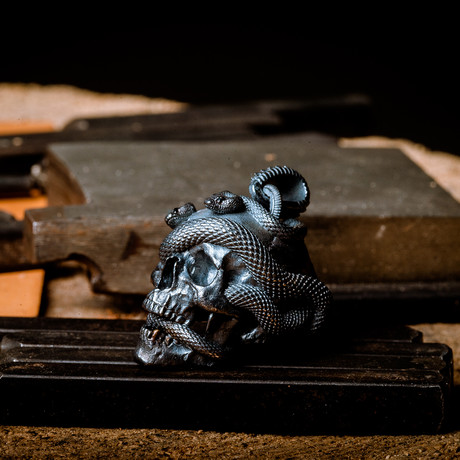 Skull with Vipers // Keyring // Silver