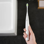 Oclean // One Smart Sonic Electric Toothbrush with Pressure Sensor + Travel Case (White)