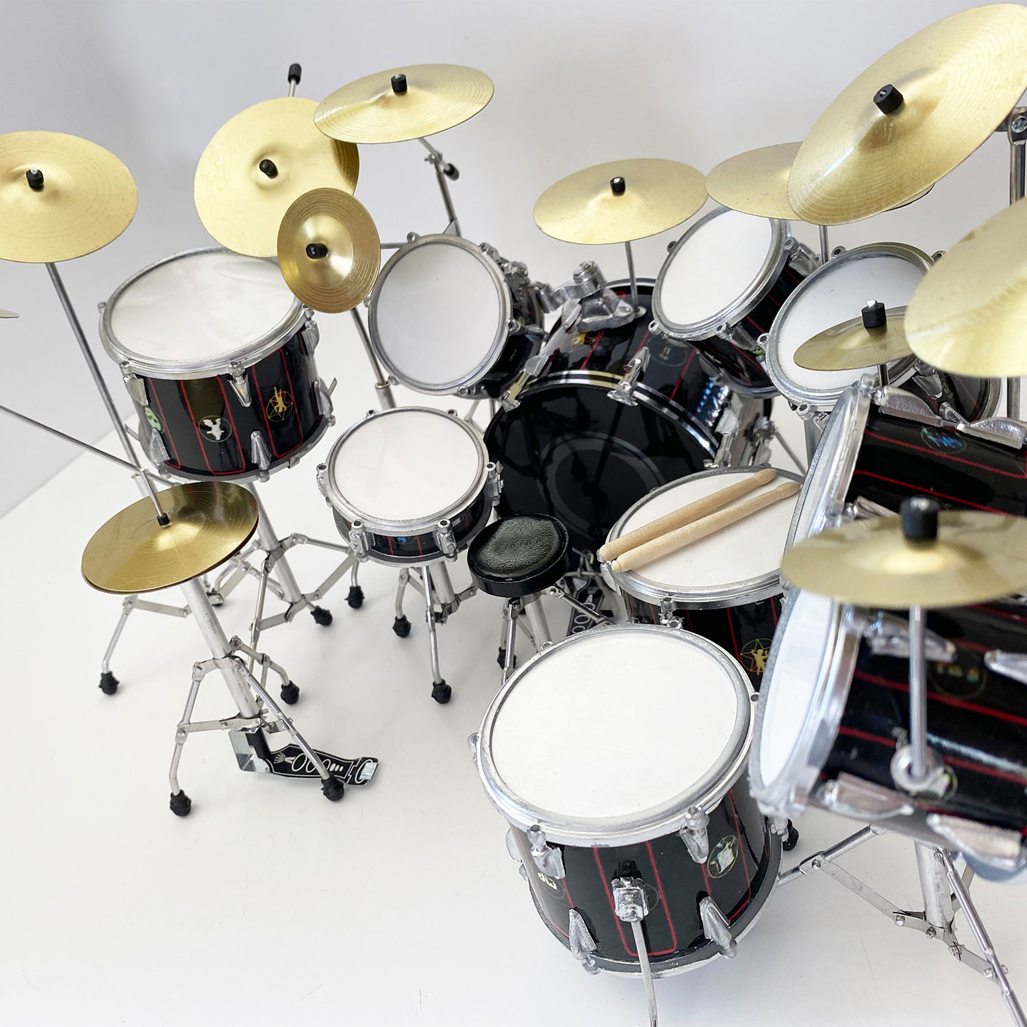 Neil Peart // R30 Black Miniature Drum Kit Model - AXE HEAVEN® - Touch