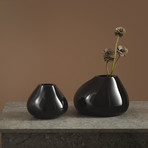 Ebon Vase // Black (Medium)
