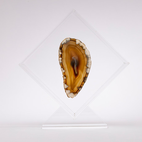 Agate Floating in Acrylic Display // Ver. 3