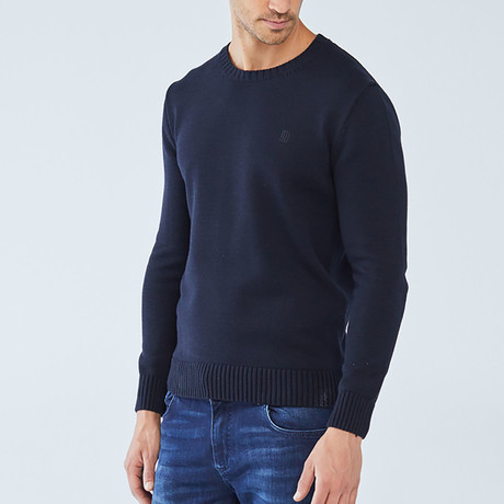 Charle Knitwear // Navy (Small)