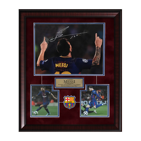 Lionel Messi "Fingers Up"// Framed + Signed Photograph // Barcelona
