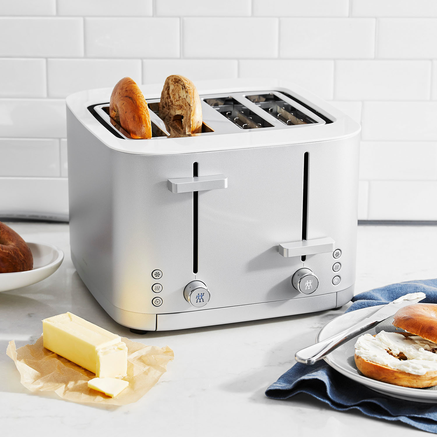 Home Shark 4 Slice Toaster, Stainless Steel Toaster with 7 Shade Settings,  Extra Wide Slots for Bagels, Silver 