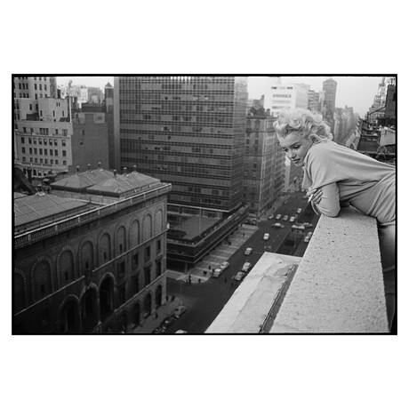 Marilyn On The Roof (24"W x 20"H)