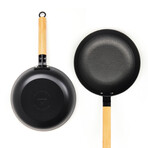 Ultra Lightweight Cast Iron Frying Pan + Non-stick Honeycomb Layer // 9.5"