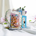 DIY Mini House // Dora's Loft