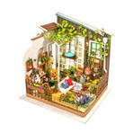 DIY Mini House // Miller's Garden