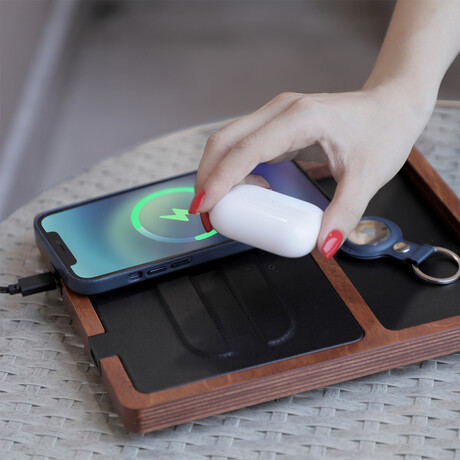 NYTSTND DUO TRAY MagSafe Compatible Wireless Charging Station // Black Top (Oak Base)