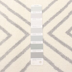 Macy Geod // White + Gray Rug (5'3" x 7'3")